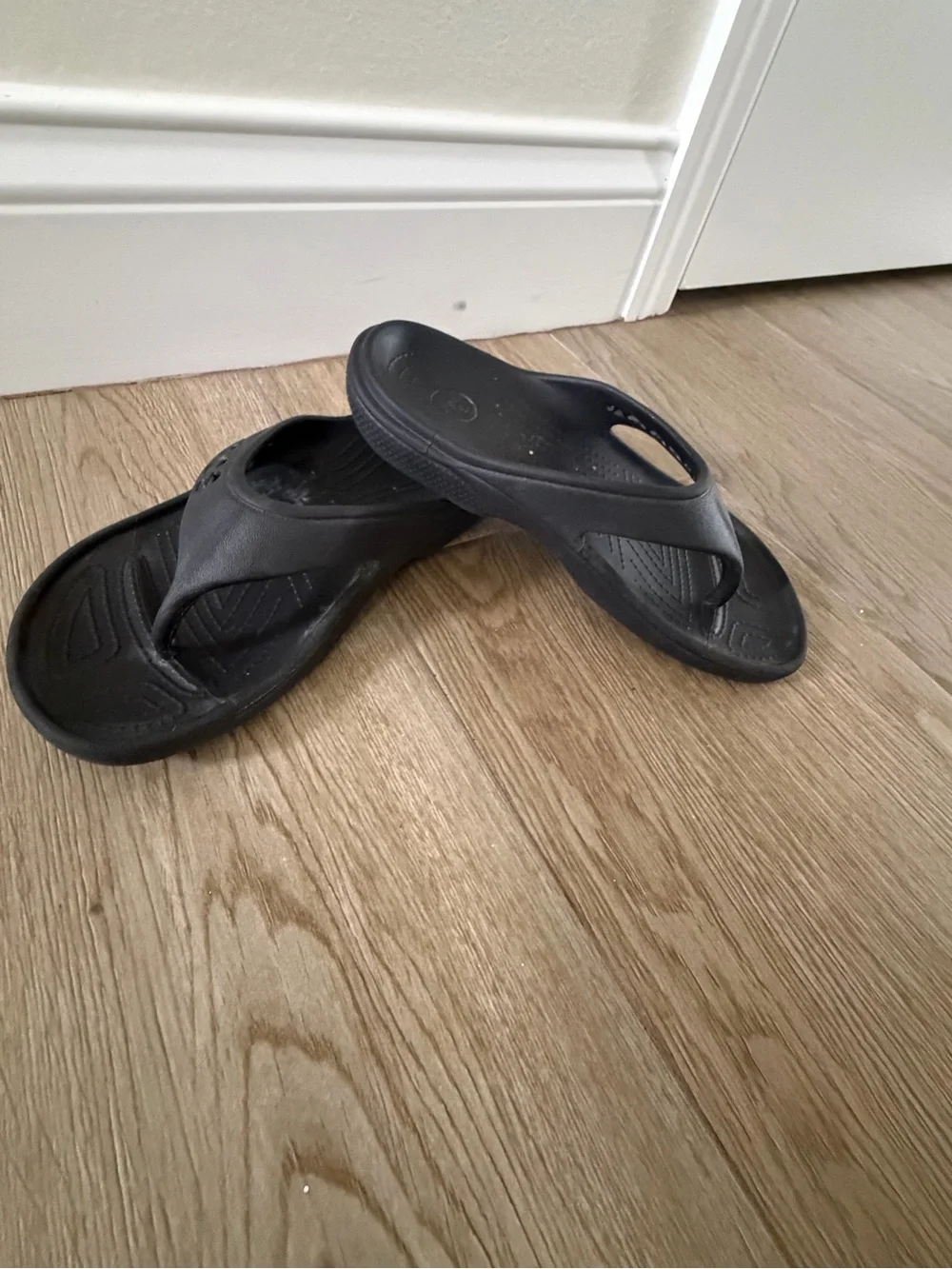 Crocs Kids Unisex Size 3 Classic Black Summer Flip Flop Boys Girls